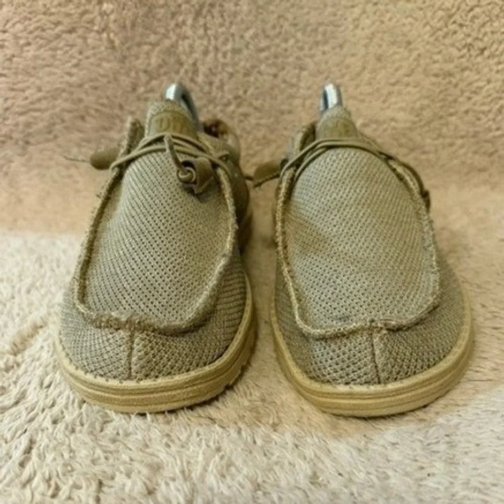Hey Dude Wally Sox Beige Khaki Mens 8 Womens 10 Lightweight Slip On Loafers